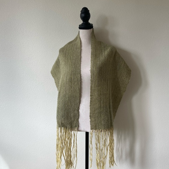 VINTAGE & HANDWOVEN green 🍐 & gold & cream wool scarf - Picture 1 of 7